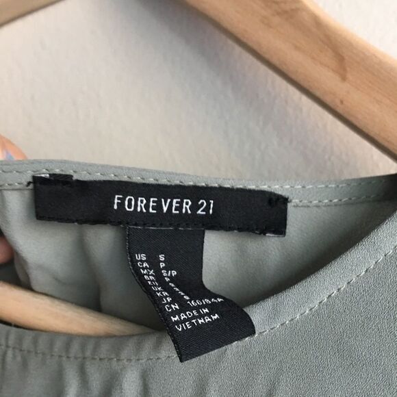 5/$15 Forever 21 tunic sleeveless top - Picture 2 of 4